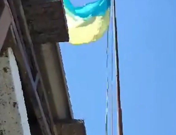 Украинские военные на левобережье Херсонщины установили флаг Украины - СМИ
