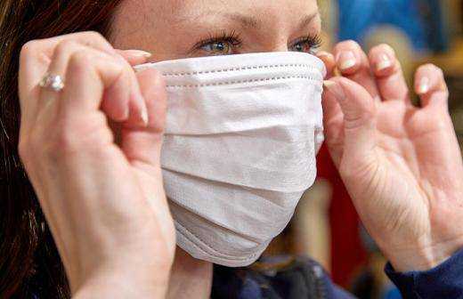 Эпидемию не остановят: украинский эпидемиолог рассказал о некачественных масках