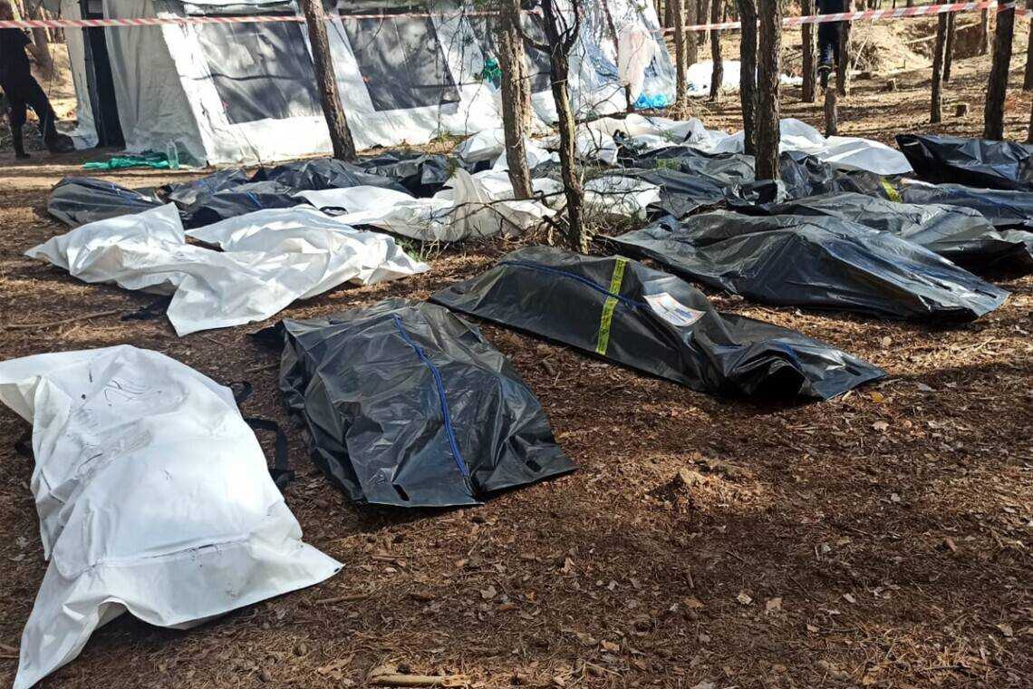 Поховання в Ізюмі: виявили тіла вже 427 людей
