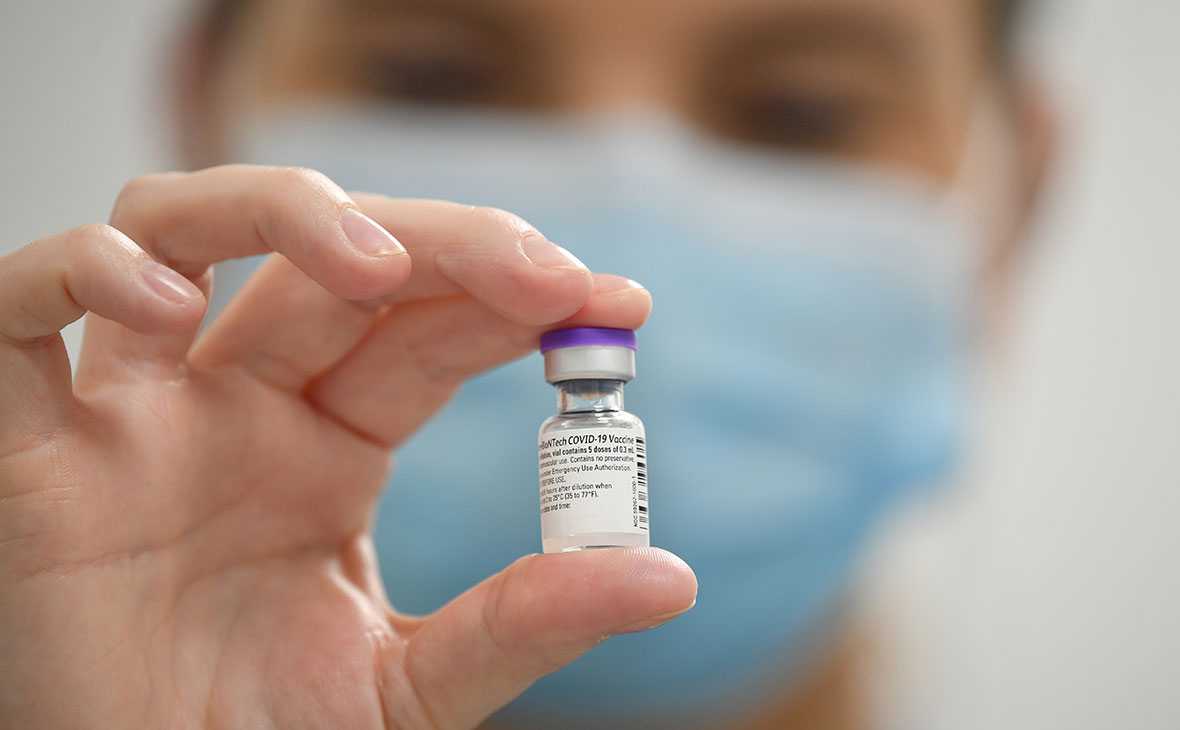 Медик заболел COVID-19 через неделю после Pfizer-вакцинации