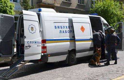 Яйца и молоко вместо бомбы: саперы "обезвредили" подозрительный пакет в Киеве