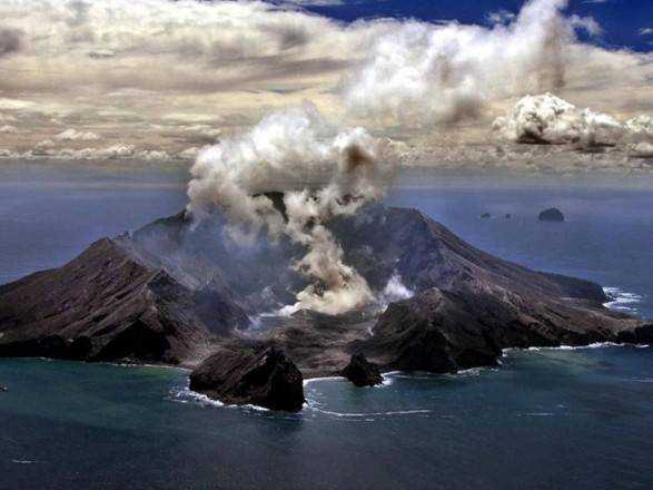 Число жертв извержения вулкана в Новой Зеландии возросло до 17 человек