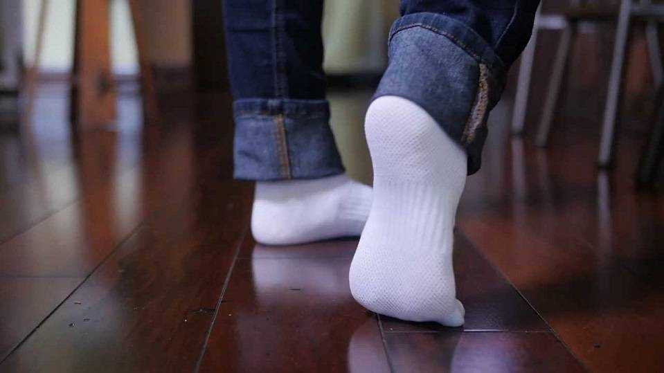 Как отстирать белые носки: несколько надежных способов