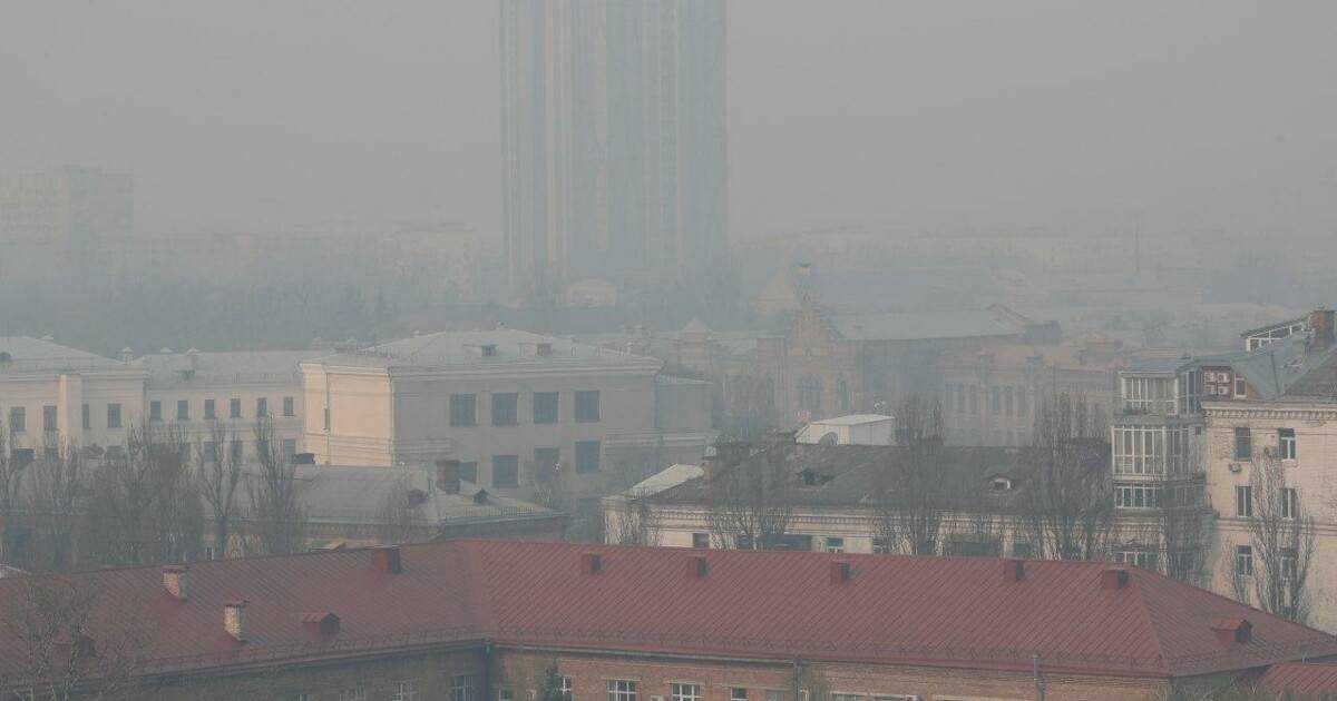 В Киеве стало тяжело дышать из-за жары и пожаров
