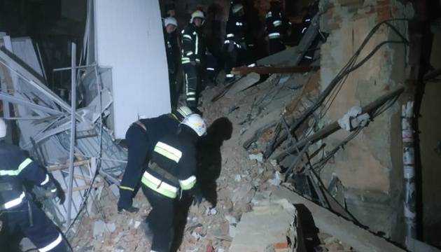 Взрыв дома в Дрогобыче: на спасателей рухнула плита