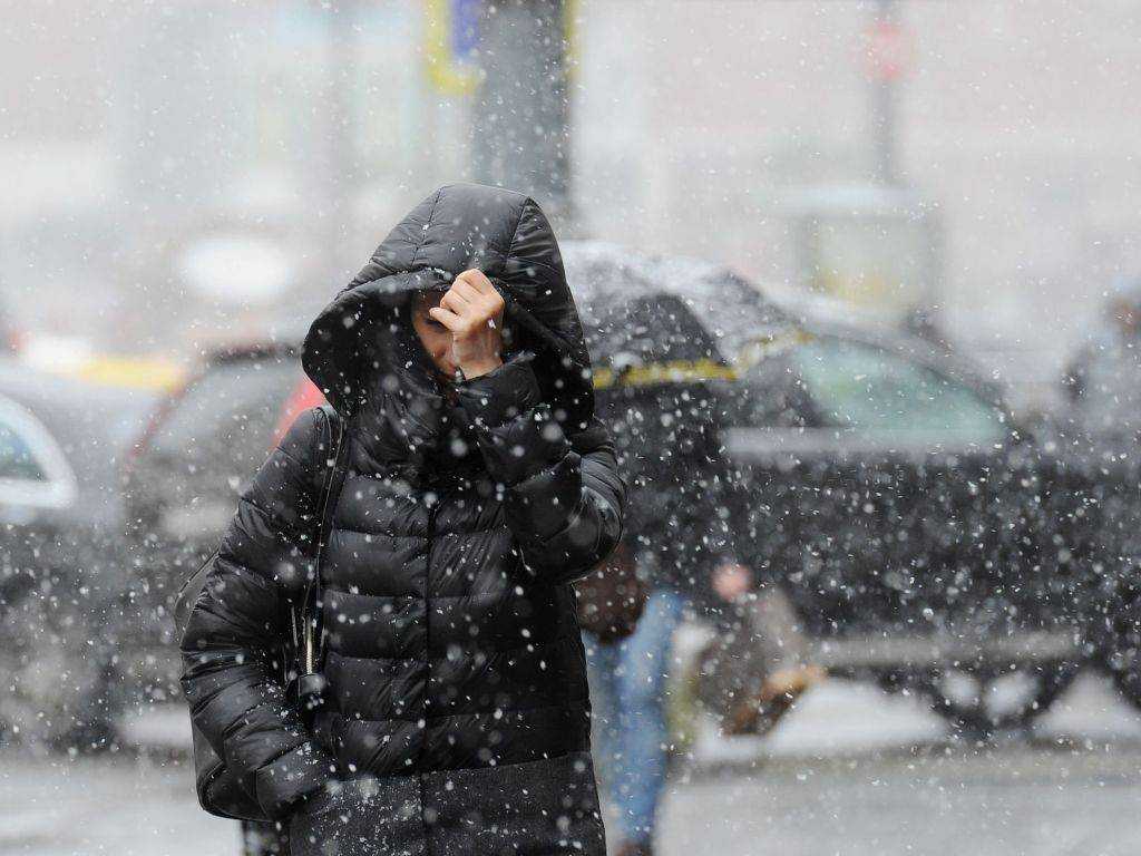 Дождь и мокрый снег: синоптик уточнила прогноз погоды на завтра