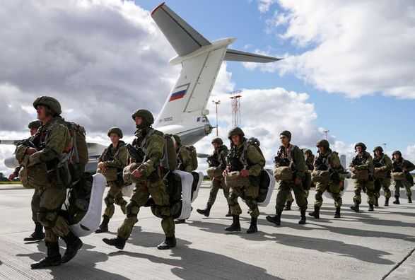 Відпрацювання плану протистояння Україні: російські війська прибули до Білорусі для спільних військових навчань