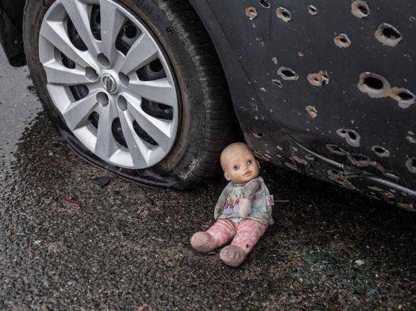 Внаслідок вторгнення рф в Україні постраждало щонайменше 995 дітей