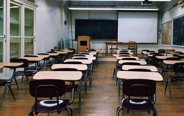 У США невакцинований учитель викликав спалах COVID у школі