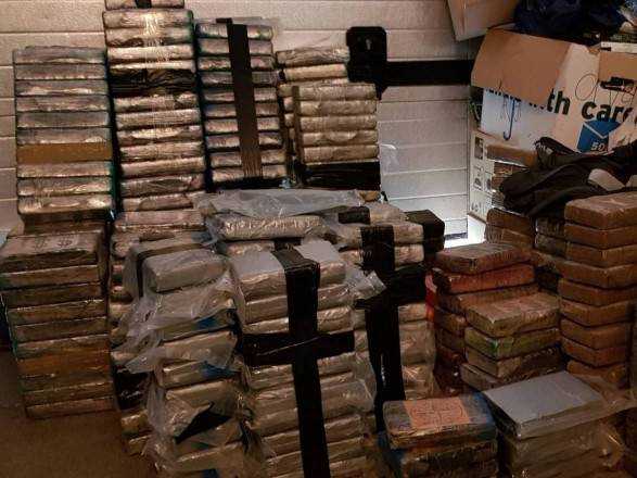 У передмісті Амстердама на фермі знайшли майже 3 тонни кг кокаїну і 11 млн євро готівки