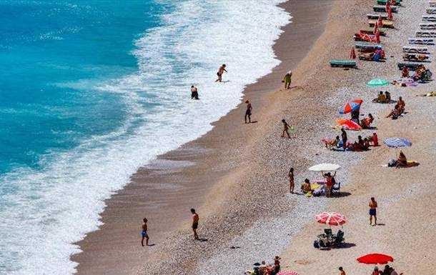 На видео показали соблюдение дистанции на пляжах Турции