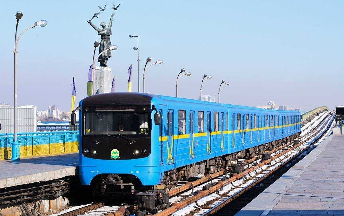 Киевский метрополитен продлит одну из линий и откажется от трех новых станций