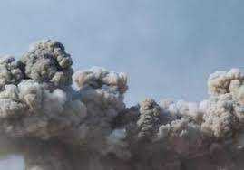 На Дніпропетровщині пролунав вибух: у небо піднімається стовп диму