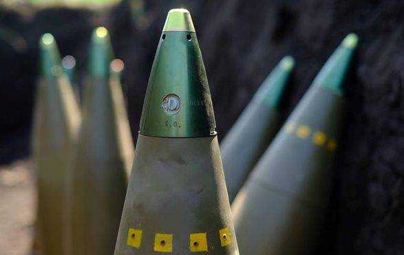 Нові подарунки: Канада надсилає Україні 20 тисяч артилерійських снарядів до гаубиць M777