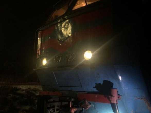 Пасажирський потяг на смерть збив двох людей: відкрито провадження