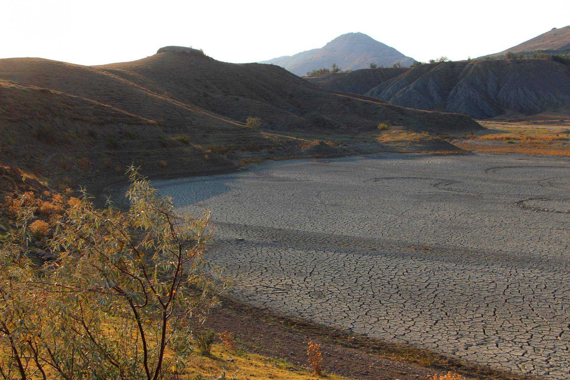 В Крыму навсегда исчезло красивейшее озеро: в сети показали грустные пейзажи