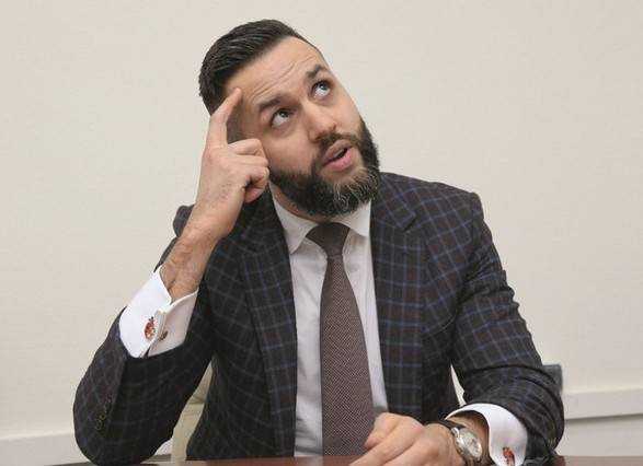 Председатель Государственной таможенной службы  в декабре  получил 230 тыс. гривен зарплаты