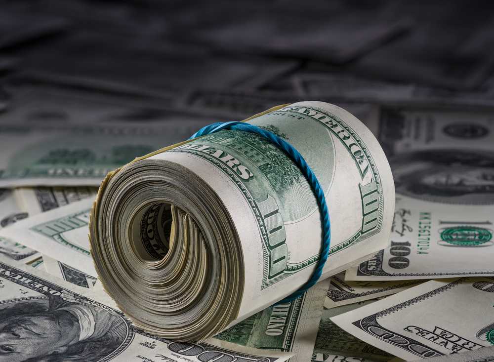 Доллар в обменниках продолжает дешеветь перед выходными