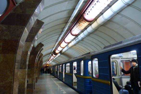 У Харкові зупинено дві лінії метро