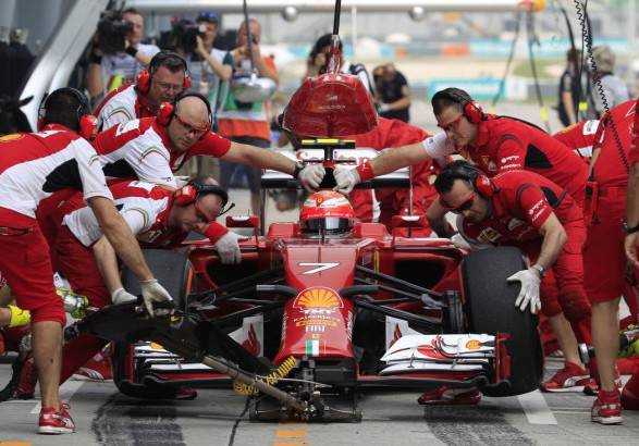 “Формула-1”: “Ред Булл” установил новый мировой рекорд в скорости пит-стопа