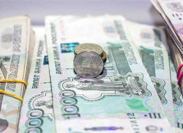 Половине россиян денег хватает только на еду и одежду