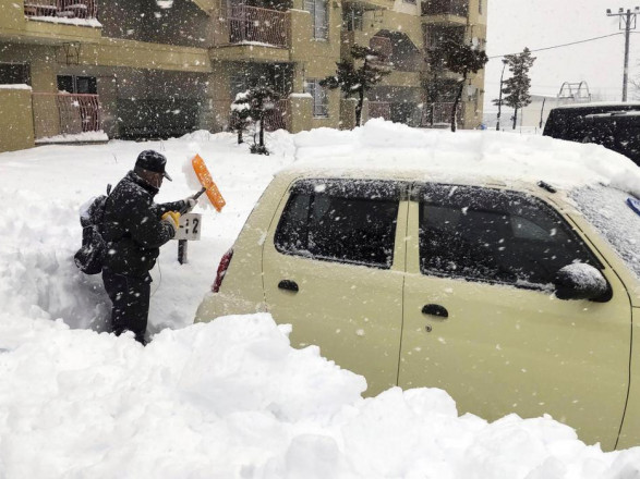 Жертвами сильного снегопада в Японии стали 17 человек