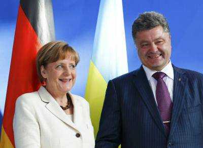 Порошенко и Меркель обсудили вопрос организации переговоров Трехсторонней контактной группы, в частности в формате видеоконференции