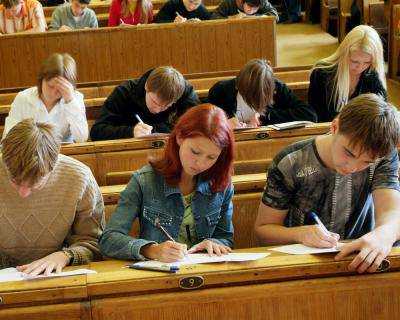 МОН упростило условия зачисления учеников из Крыма и Донбасса в учебные заведения в других регионах Украины