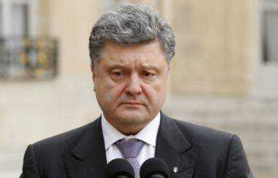 Порошенко разочарован решением Франции не отказываться от продажи России авианосцев ”Мистраль”