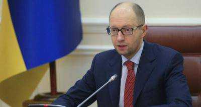 Яценюк обещает лишить народных депутатов и членов правительства всех надбавок к окладам