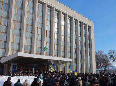 В Чернигове митингующие помешали проведению сессии в горсовете