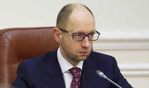 Яценюк сообщил о том, что члены правительства, народные депутаты и другие высокопоставленные чиновники будут получать ”голый оклад” в размере 6,5 тыс. грн