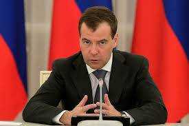 Медведев заявил, что ответные меры на санкции Запада введены, чтобы эти страны «не пугали и не ограничивали РФ»