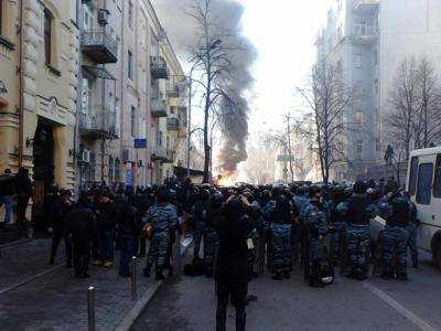 В столице столкновения между обитателями Майдана и правоохранителями на углу Крещатика и Прорезной прекратились