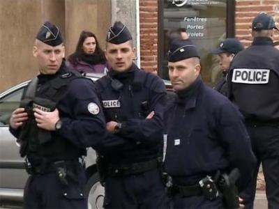 Пожарные и полиция во Франции уже два дня ищут "сбежавшего" удава - СМИ