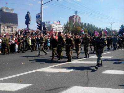 Террористы ДНР по центральной улице Донецка прогнали колонну украинских военнопленных