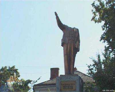 Неизвестные в Харькове обезглавили памятник Ленину