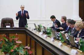 Яценюк сообщил, что правительство Украины сегодня планирует принять решение относительно существенного сокращения контролирующих органов