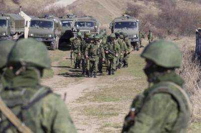 В подконтрольных боевиками районах Донбасса и Крыму зафиксировано перемещение живой силы и техники российских войск - СНБО