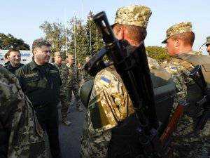 С момента объявления перемирия погиб один украинский военный и одна женщина в Мариуполе - Порошенко