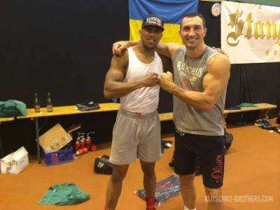 Олимпийский чемпион-2012 по боксу британец Энтони Джошуа считает, что Кличко-младший намного сильнее всех своих противников