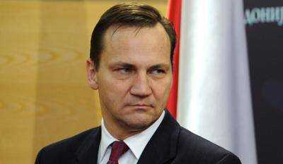 МИД Польши Сикорский не считает жесткой политику его страны в отношении России