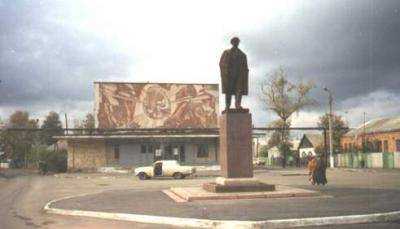 На Харьковщине снесли еще один памятник Ленину