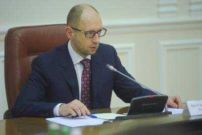 На заседании Кабмина Яценюк сообщил, что Украина договорилась со странами-донорами о финансовой помощи переселенцам