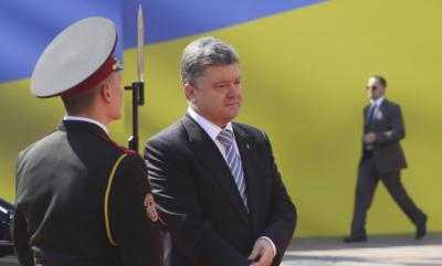 Сегодня президент Украины Петр Порошенко вручил награды участникам АТО - курсантам Академии сухопутных войск им. Сагайдачного