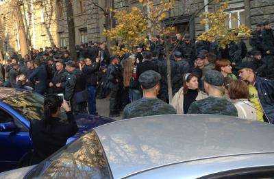 Возбуждено уголовное производство относительно митинга солдат-срочников возле АП - Ярема