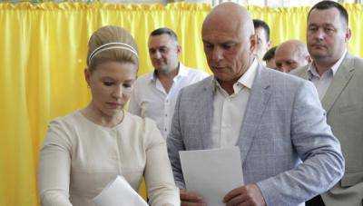 Лидер партии "Батькивщина" Юлия Тимошенко проголосовала в Днепропетровске