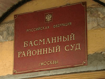 В Москве Басманный суд принял решение проводить в закрытом режиме заседание о продлении срока ареста летчицы Савченко