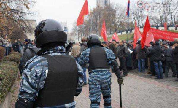 В Харькове произошли столкновения между коммунистами и Правым сектором, пострадал один человек