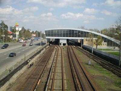 В Киеве станция метро “Дарница” закрыта из-за сообщения о заминировании